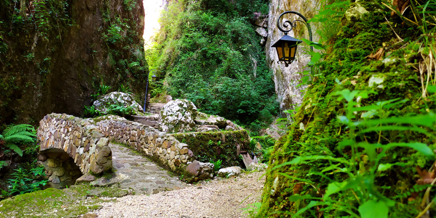 Montagna Spaccata in Recoaro Terme: a Natural Wonder in the Heart of the Little Dolomites