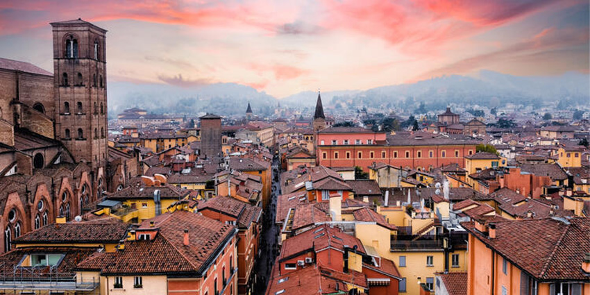 What to See in Bologna in One Day on Foot: An Itinerary of History, Art, and Stunning Views