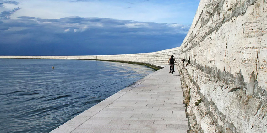 Murazzi Venice: An Emotional Journey Along the Stone Barriers Between Sea and Lagoon