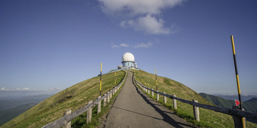 Monte Lesima: Where the Apennines Speak Through Wind, Sky, and Silence