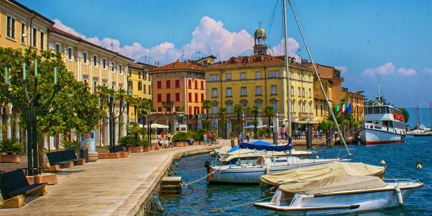 Salò: the quiet breath of Lake Garda