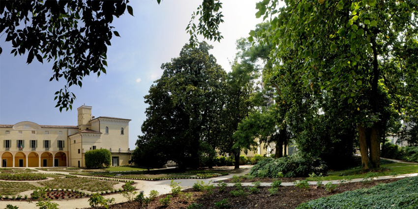 Parco di Palazzo Cigola Martinoni: an emotional journey through nature, history, and silence