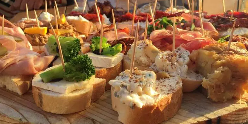 Discovering Venice Through Its Bacari: A Local Experience of Wine, Cicchetti and Hidden Traditions