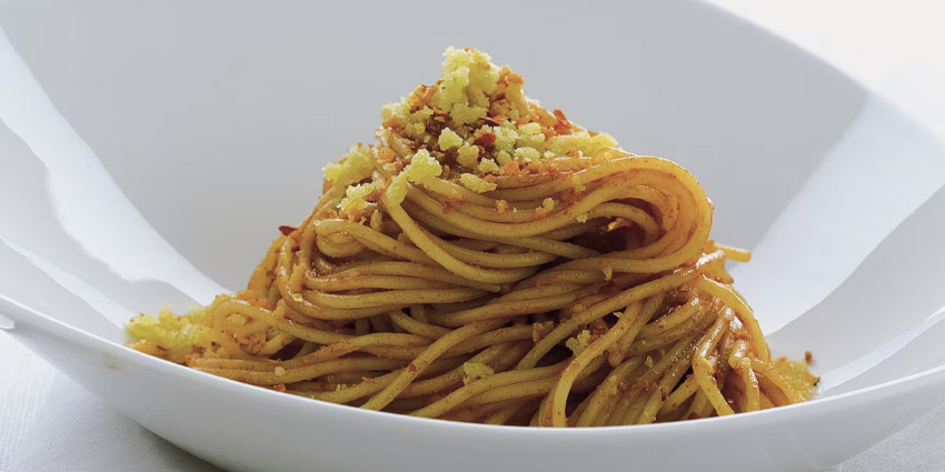 Spaghetti with Anchovies: A Simple Italian Pasta Experience Full of Flavor